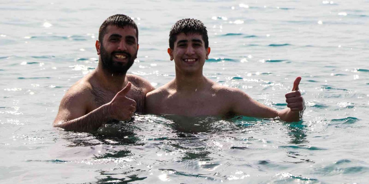 Antalya'da deniz sezonu erken başladı