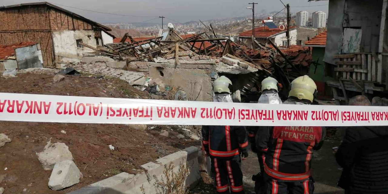 Ankara'da metruk ev göçtü! 1 yaralı