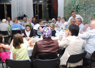 Akyürek, engellilerle iftarda buluştu