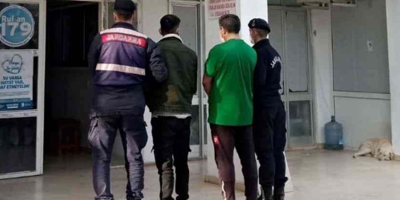 Antalya'da jandarma çeşitli suçlardan aranan 2 kişi yakaladı