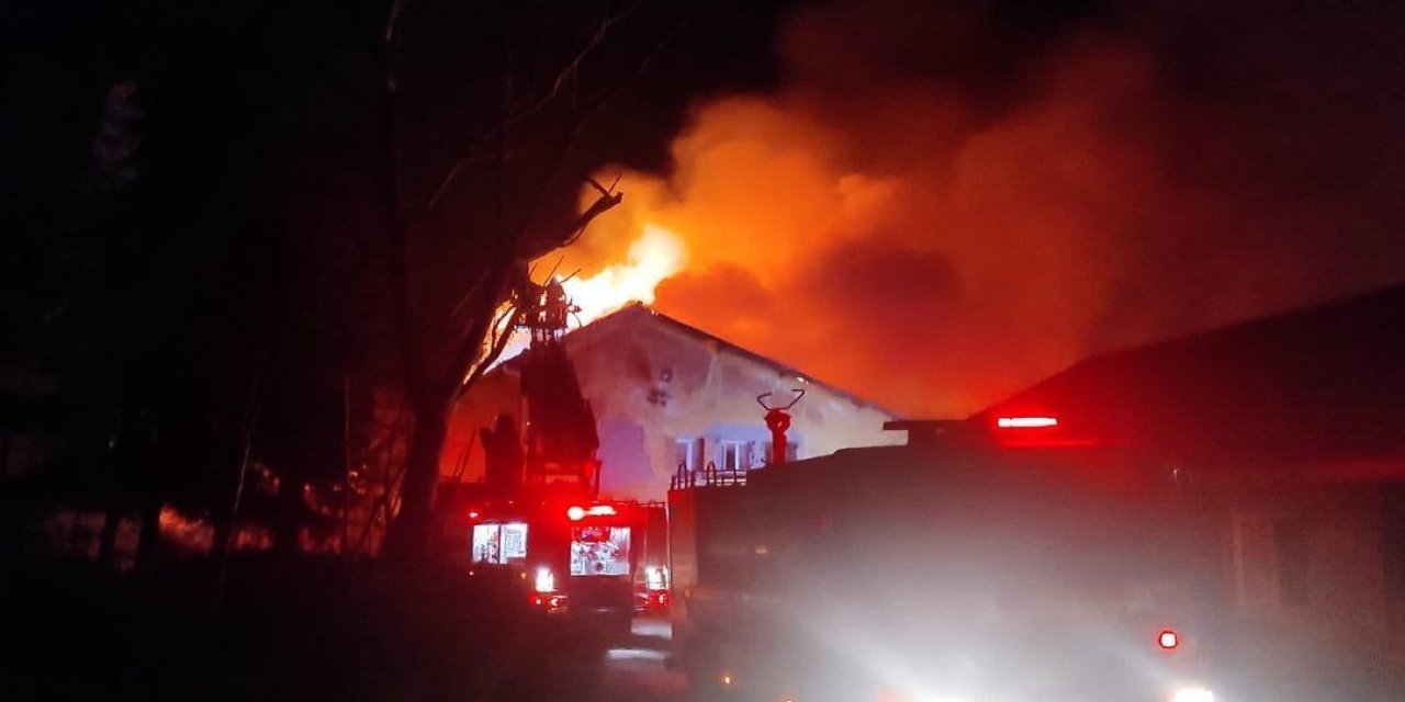 Eski cezaevi alev alev yandı