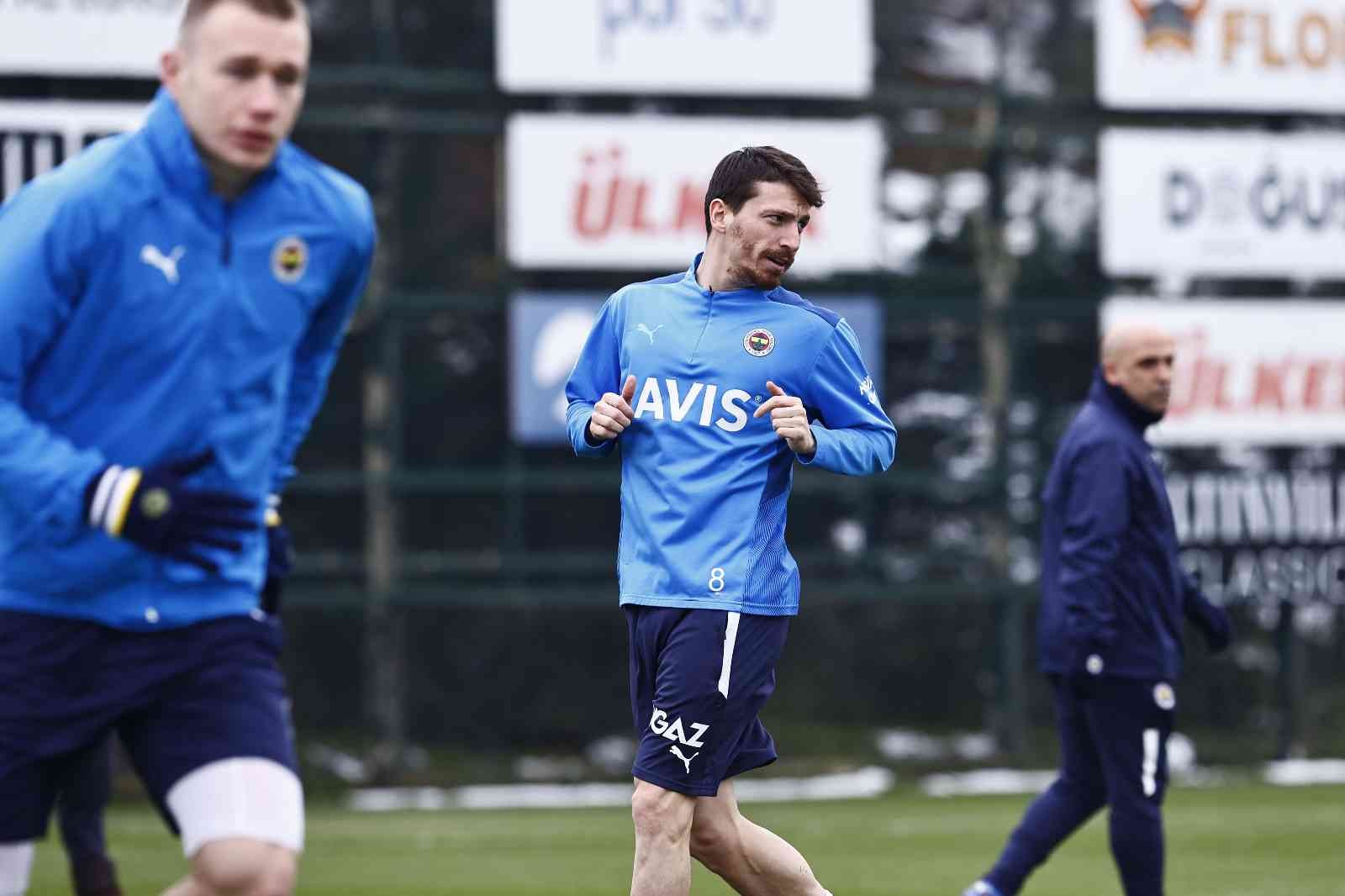 Fenerbahçe-Konyaspor maçına doğru: Kanarya çekiniyor! Ligde fırtına gibi esen Konyaspor'a hazırlıklarda kemik sesleri