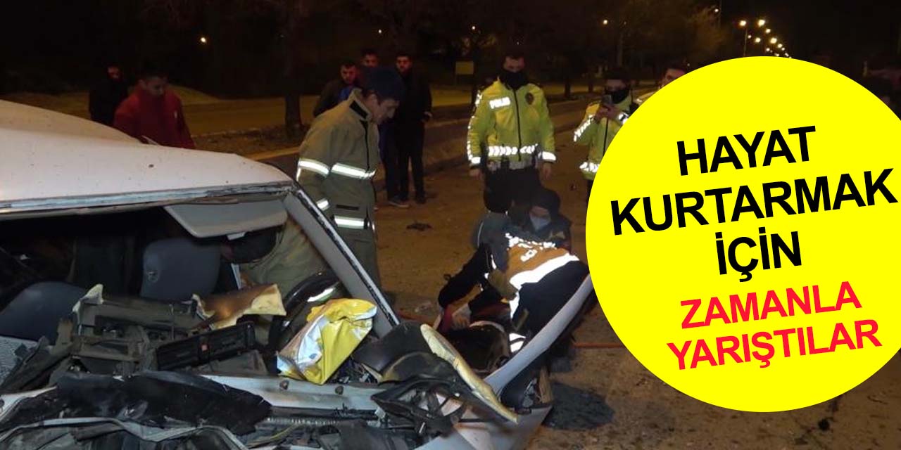 Refüje çarpan araç hurdaya döndü! Ekipler sıkışan sürücü için zamanla yarıştı