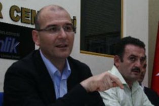 'Kendilerine darbe yapanlarla kol kolalar'