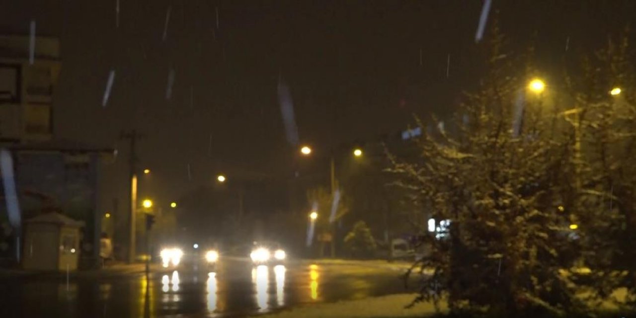 Aksaray’da kar yağışı gece yarısı yoğunlaştı