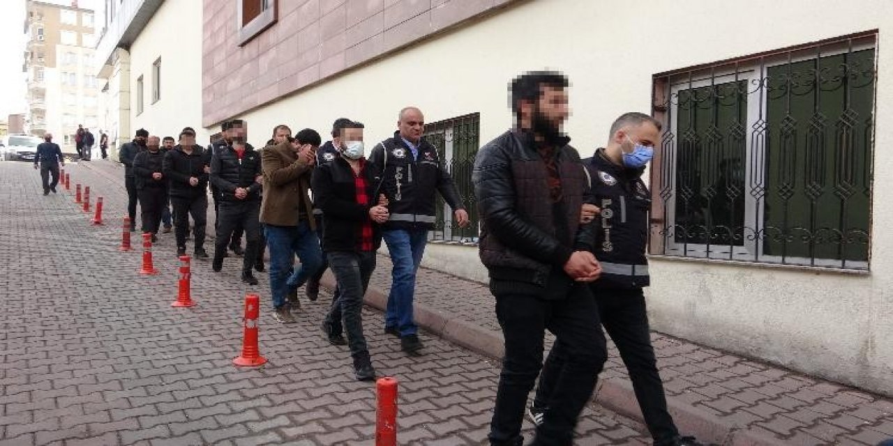 Konya dahil 5 ilde 50 milyonluk tütün operasyonu! 18 gözaltıdan 4'ü tutuklandı