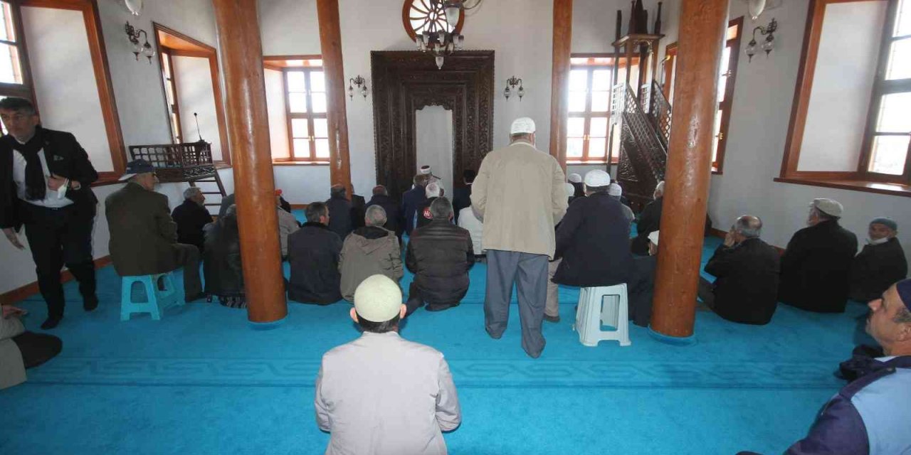 Konya Hüyük'te restorasyonu tamamlanan tarihi Tolca Şeyh Şehabettin Cami yeniden ibadete açıldı