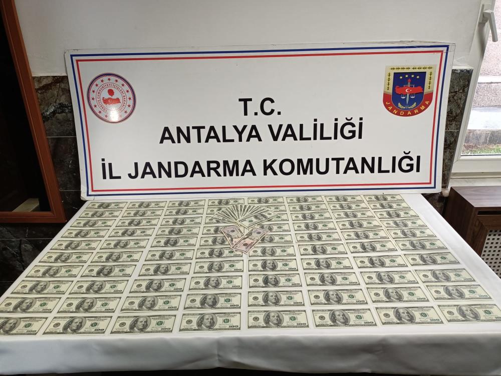 Antalya'da turizm sezonu öncesi tüm operasyonlar sıklaştırıldı... Sahte dolar ele geçirildi