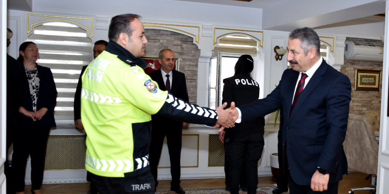 Konya İl Emniyet Müdürü Engin Dinç silah arkadaşlarıyla bayramlaştı