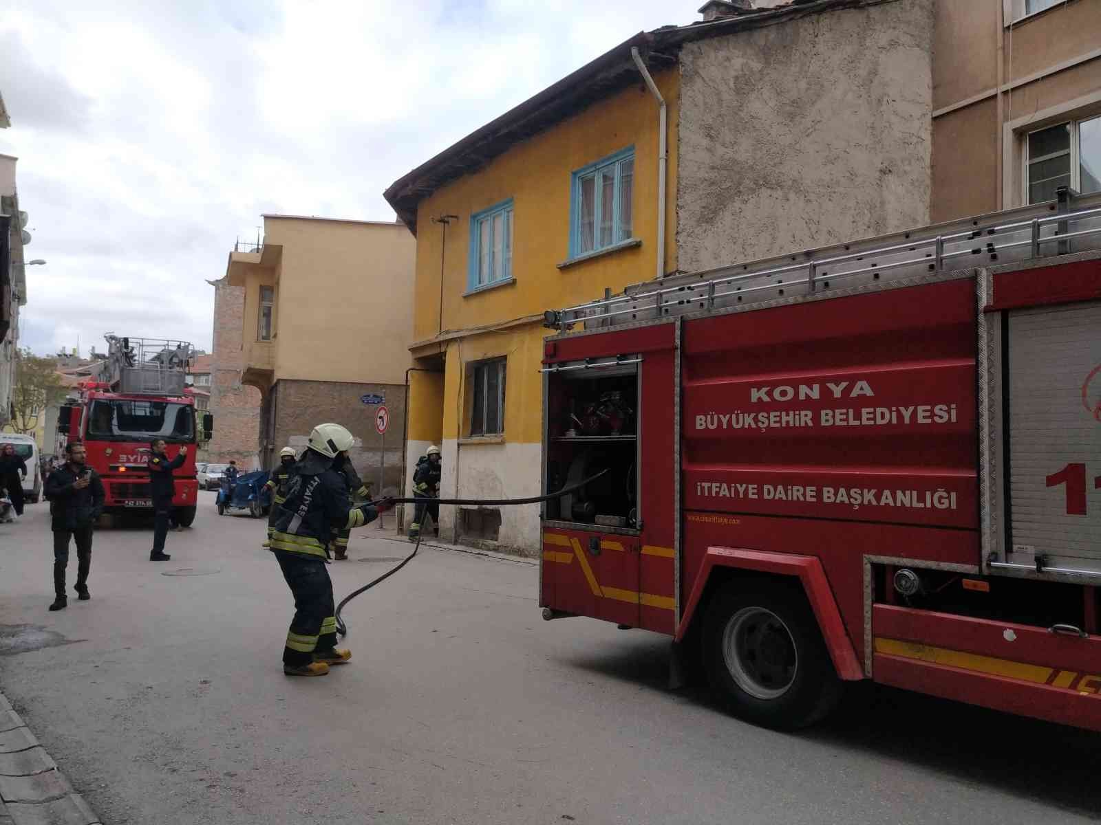 Konya'da yangın! Aile dumandan etkilendi
