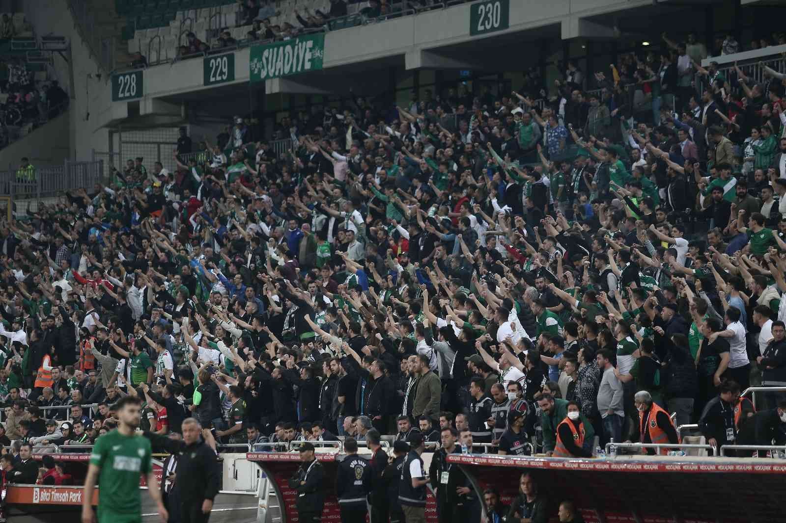 Bir zamanlar şampiyonlar ligindeydi şimdi kümede kalma mücadelesi veriyor! Bursaspor'un dramatik hikayesi