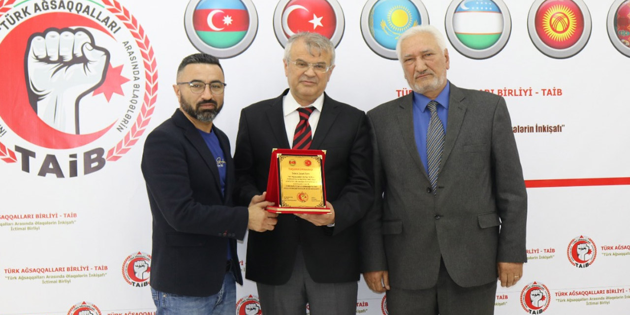 Türk Aksakallılar Birliği'nden İzzet Sarı'ya ödül