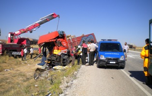 Konya'da trafik kazası: 2 ölü, 1 yaralı