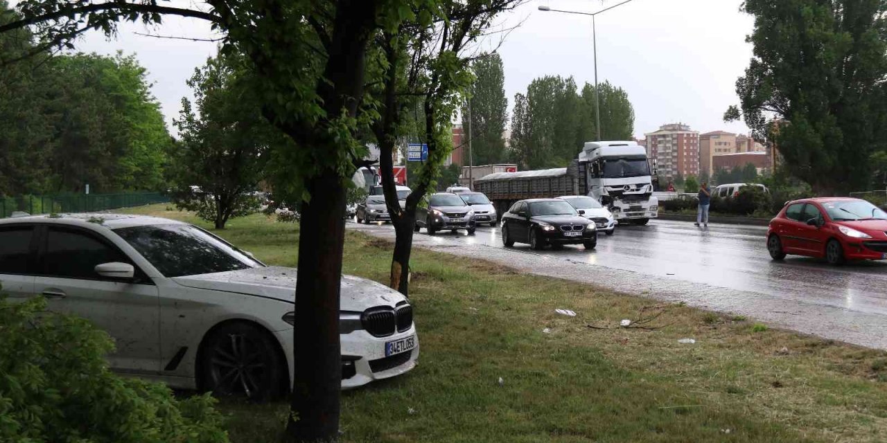 Sağanak yağış trafiği felç etti! Eskişehir’de aynı anda üç ayrı kaza yaşandı