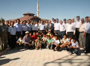 AK Parti'li vekillerden ilçelere çıkarma