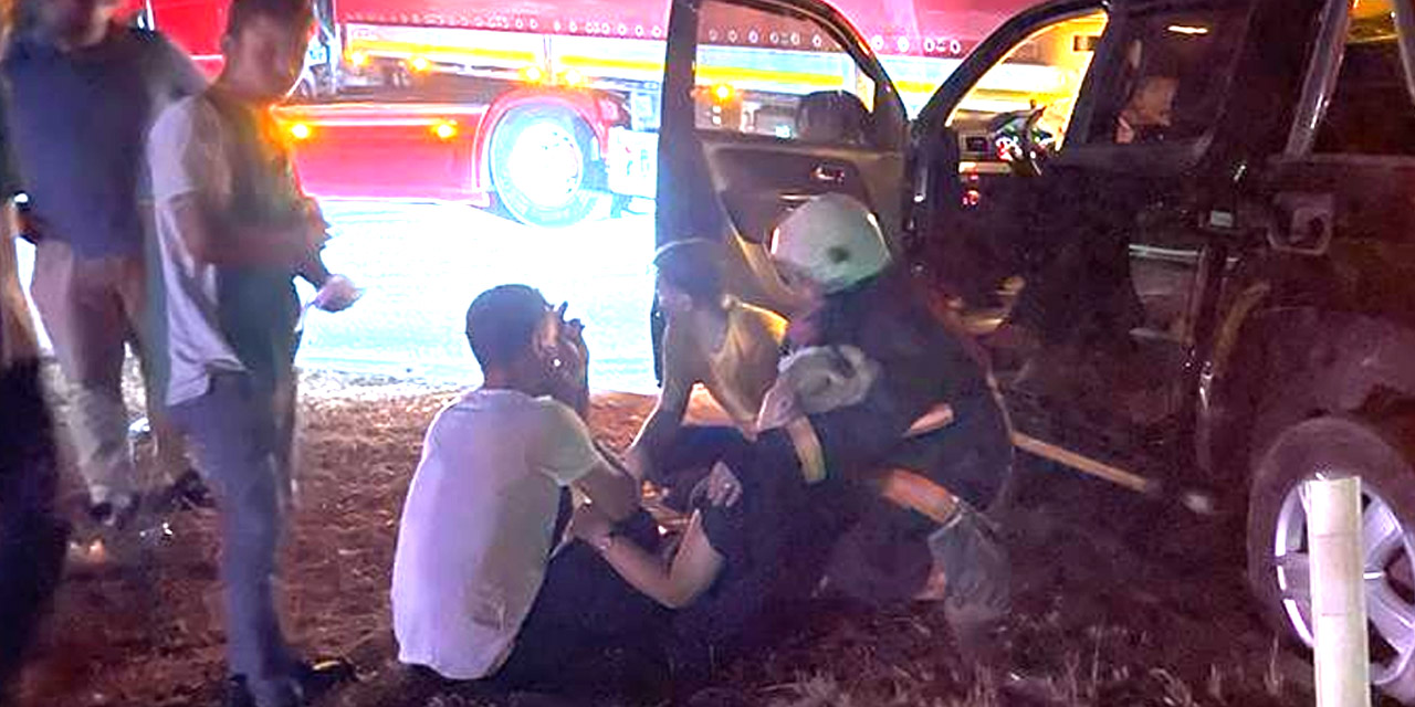 Mersin'de tıra yandan çarpan pikapta 2 kişi yaralandı