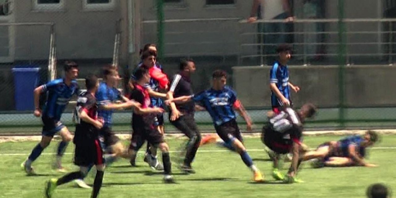 Maçta topa sert vuran ve uçan tekme atan futbolculara 3 maç ceza