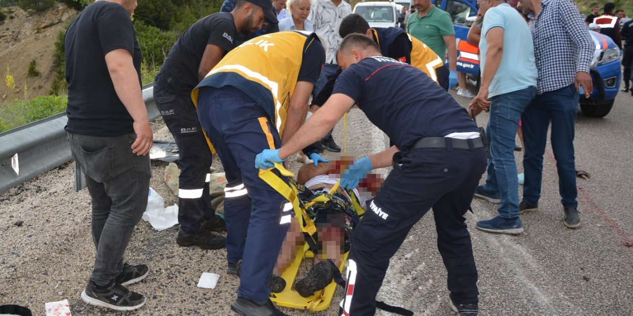 Antalya'da feci kaza! Can pazarı yaşanan tur midibüsünde 1 kadın turist öldü, 22 yaralı var