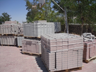 Emirgazi'de okul bahçeleri kilitli taşla döşenecek