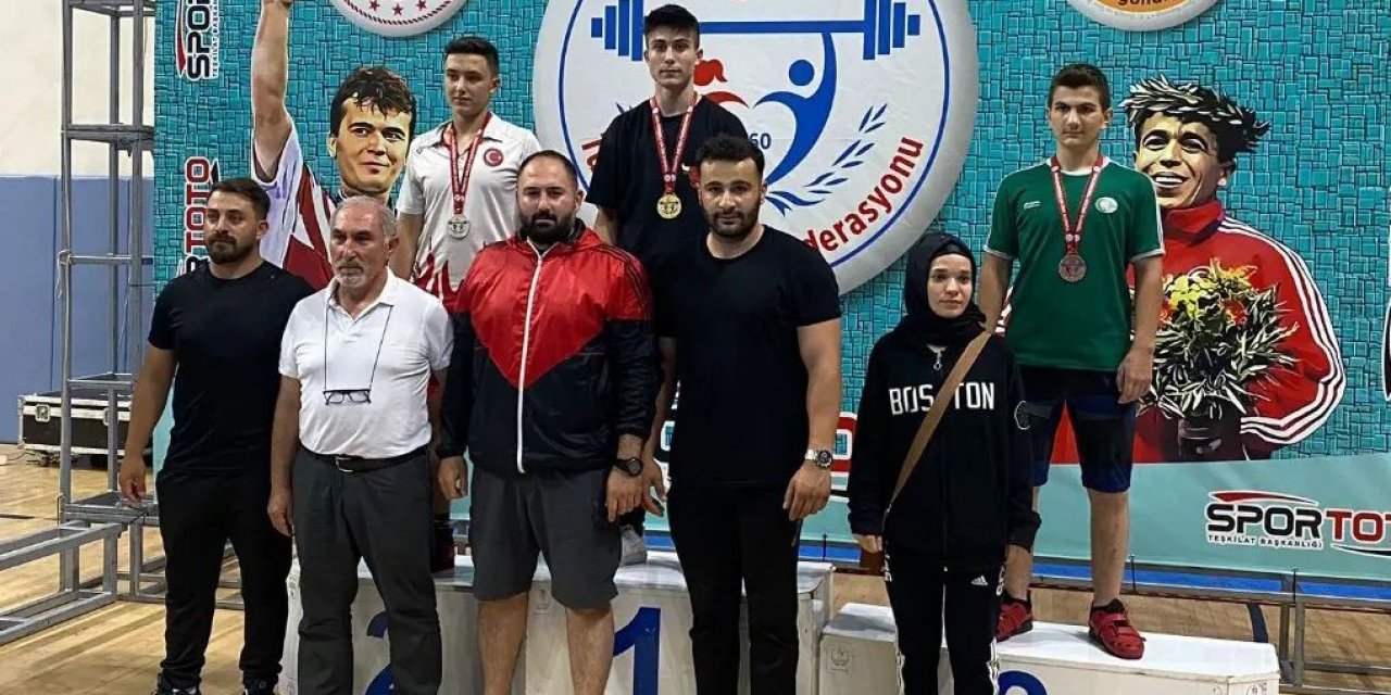 Sivaslı halterci Yasin Yıldızlı Türkiye şampiyonu oldu