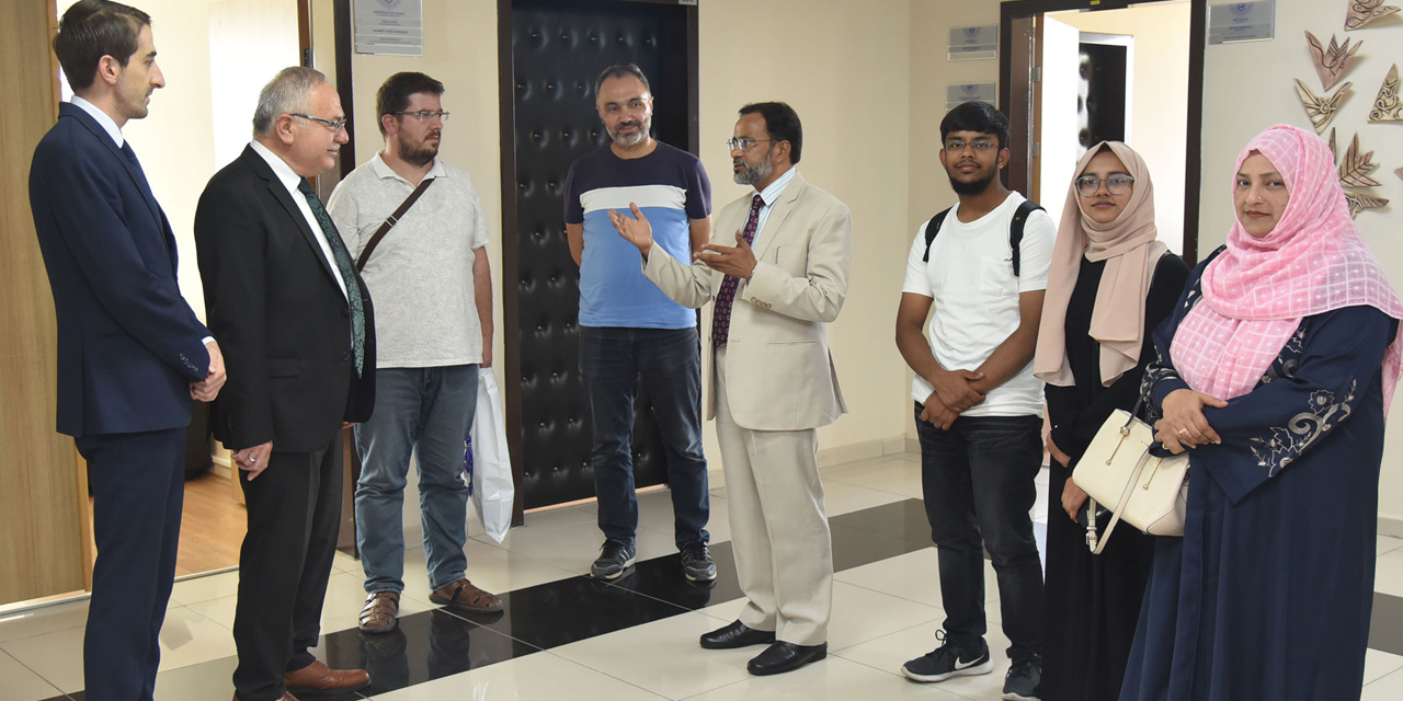 Hindistanlı bilim insanı Prof. Dr. Shakir Ali’den Rektör Namık Ak’a ziyaret