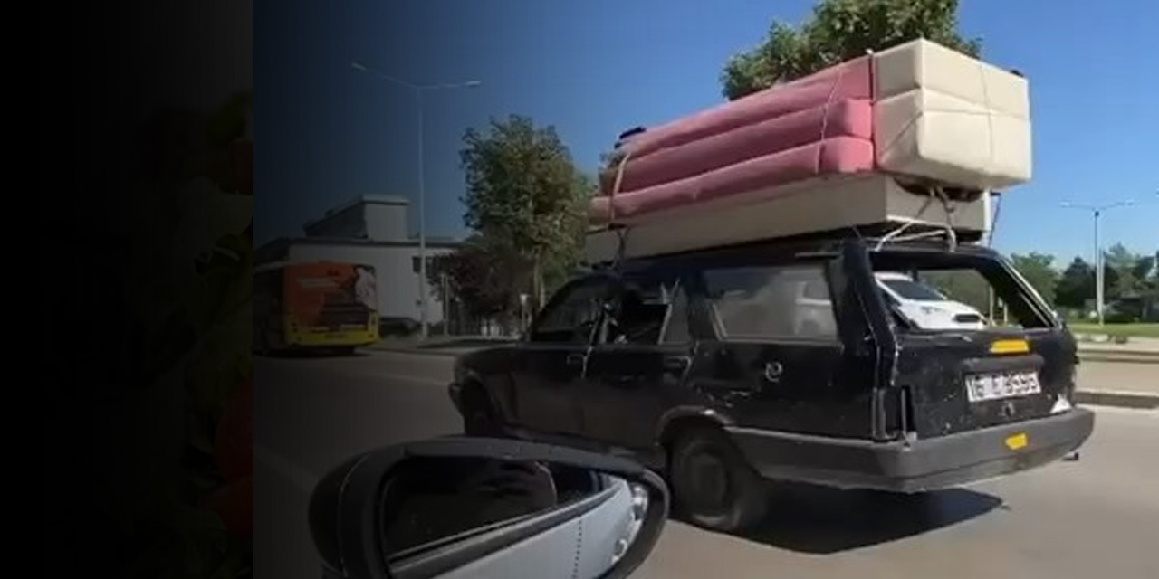 Aynasız otomobilin tavanında koltuk taşıyan sürücü ehliyetsiz çıktı