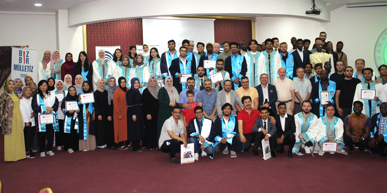 İki Doğu İki Batı Derneği'nden Konya’da okuyan uluslararası öğrencilere mezuniyet programı