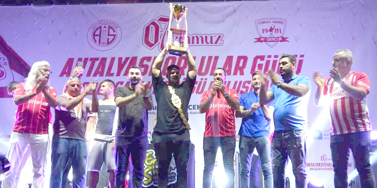 Başpehlivan Cengizhan Şimşek: Hayal olan altın kemeri takmak bize nasip oldu