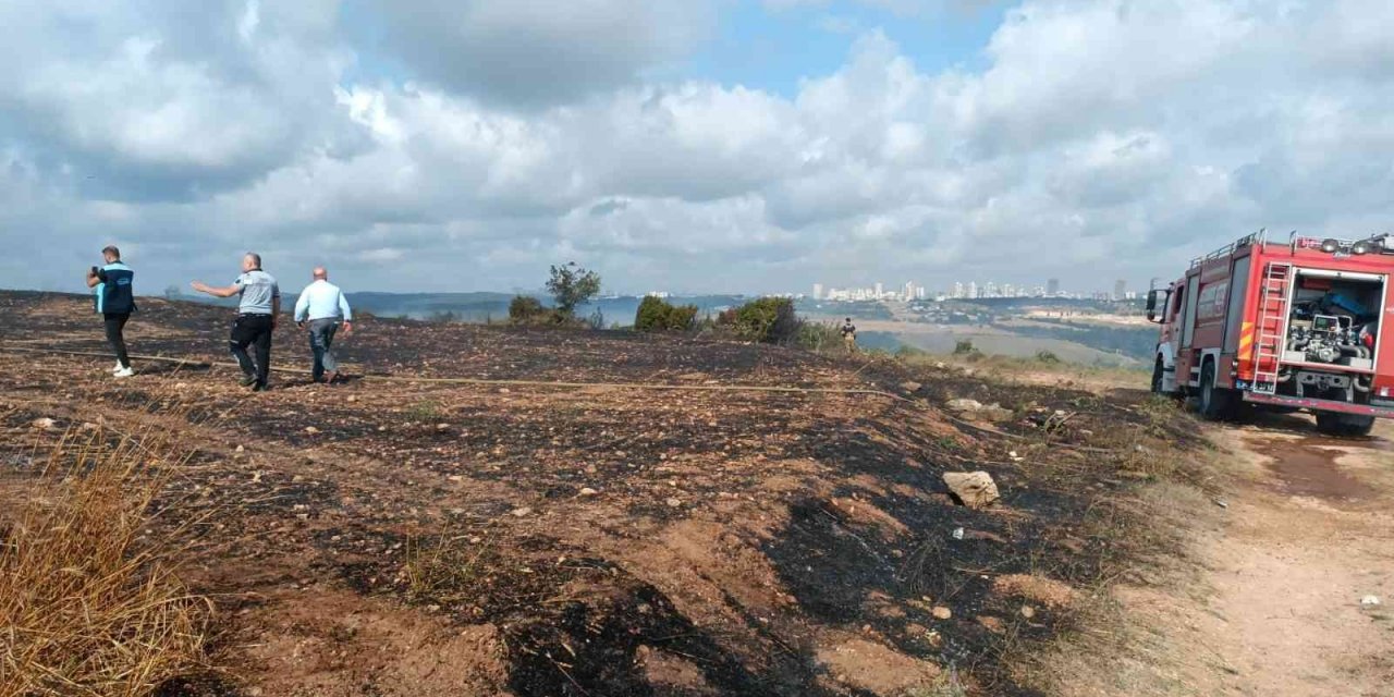 İstanbul’da buğday tarlası alev alev yandı! Vatandaş isyan etti