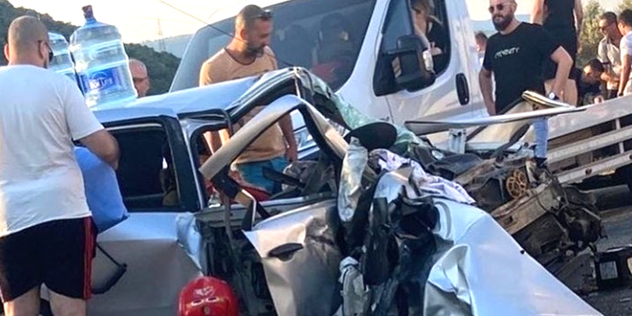İzmir'de hatalı sollama ölüm getirdi! Kafa kafaya çarpışan araçlarda 1 ölü, 6 yaralı