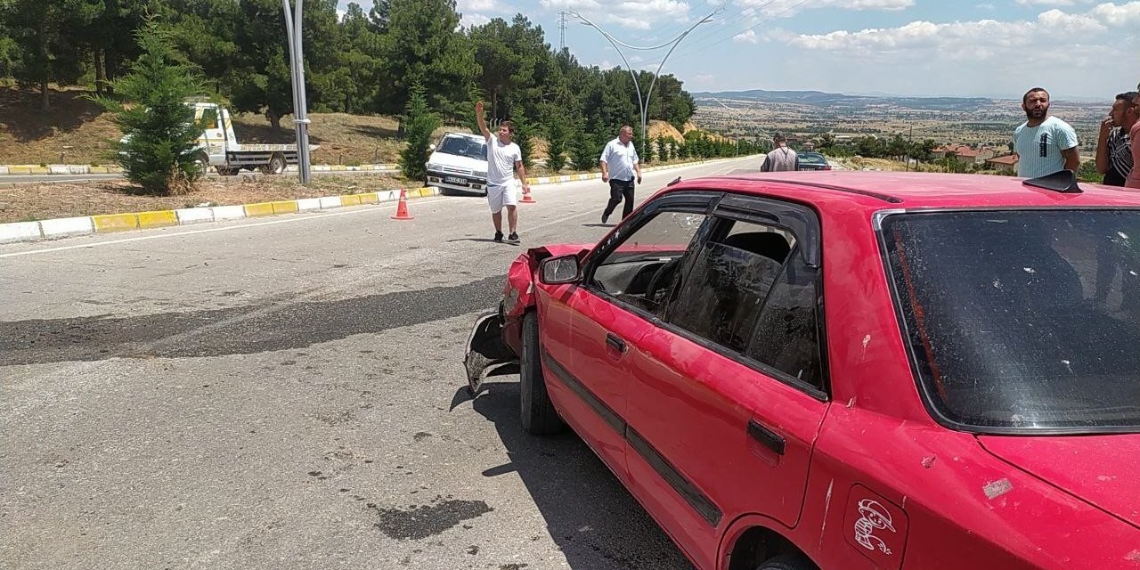 Uşak'ta feci kaza! 4’ü çocuk 9 yaralı