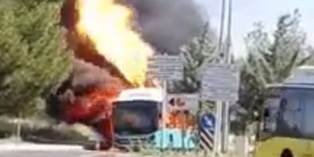 Belediye otobüsü alev alev yandı! Sürücü ve yolcular son anda kurtuldu