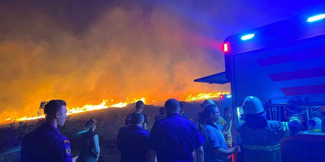 İzmir'de orman yangını! Çeşme’de 2 site boşaltıldı