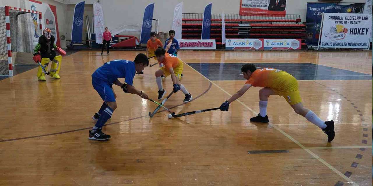 Anadolu Yıldızlar Lig Hokey Türkiye Birinciliği müsabakaları 23 kulüpten 322 sporcunun katılımıyla başladı.