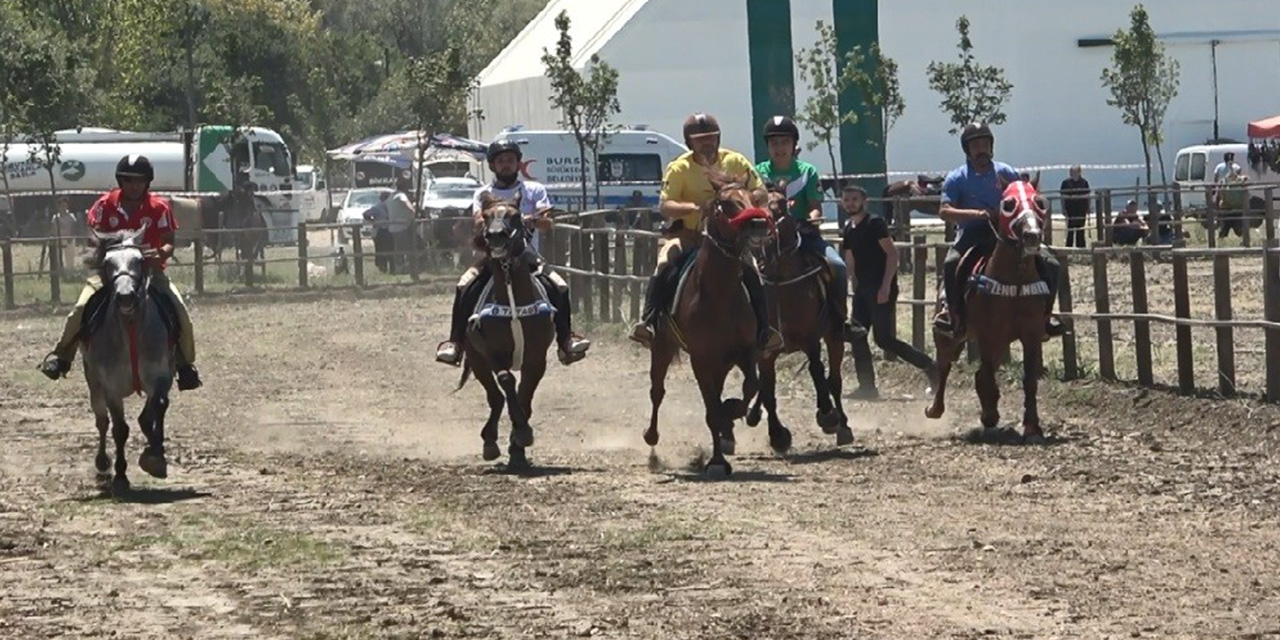 13'üncüsü düzenlenen Rahvan Atları Yarışı, nefes kesti