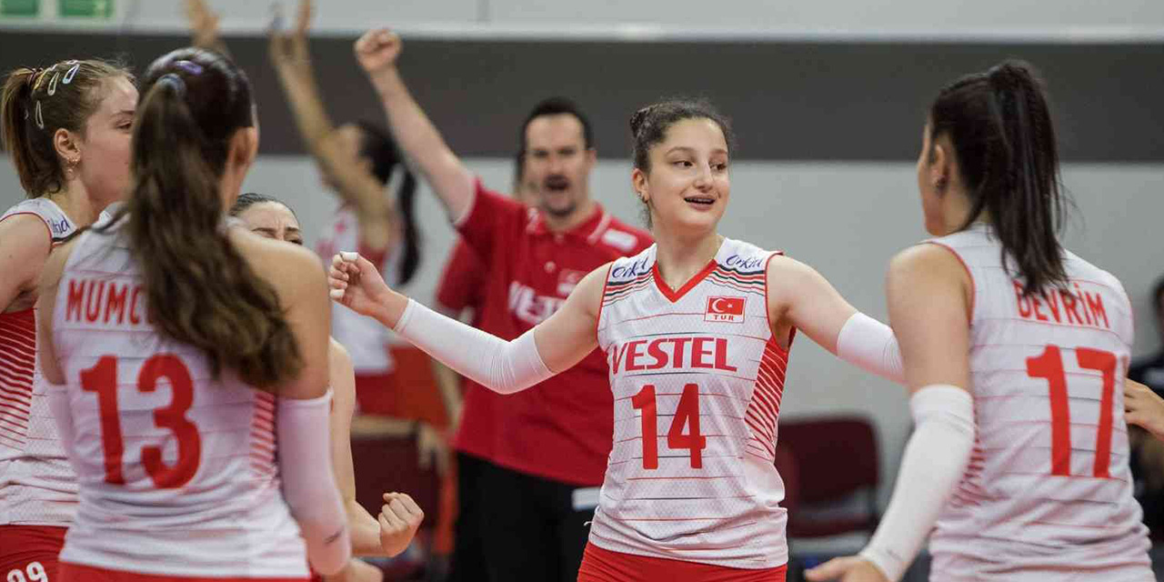 U17 Milli Voleybol Takımı ikinci kez Avrupa ikincisi oldu