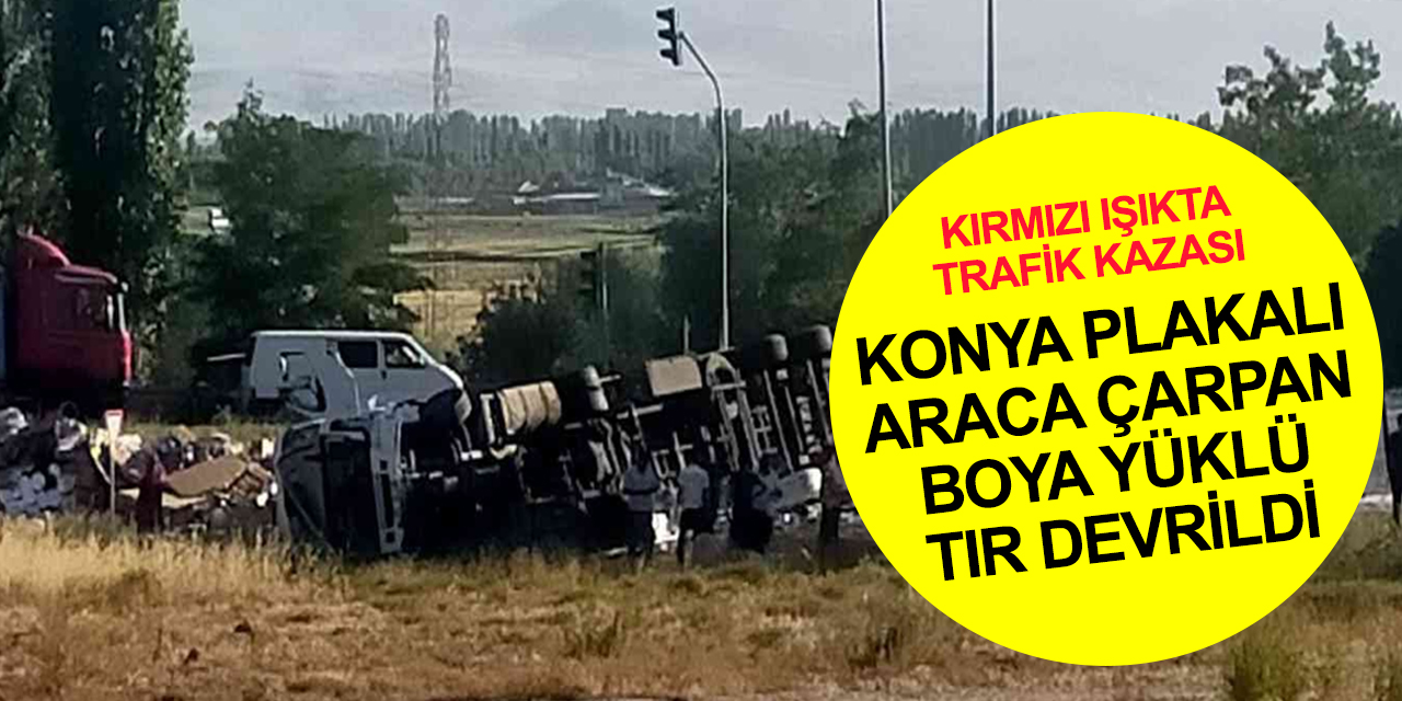 Konya-Afyon yolunda kaza! Boya yüklü tır otomobile çarpıp devrildi!