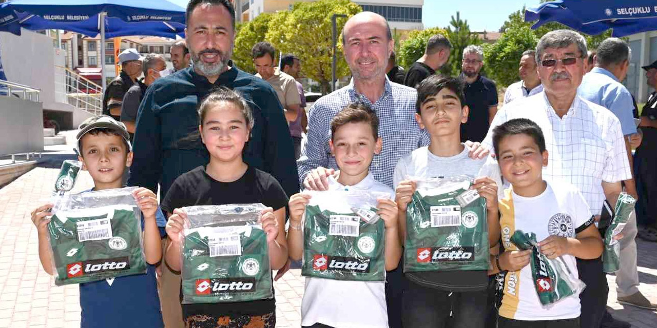 Selçuklu’da Cuma Buluşmaları sürüyor! Pekyatırmacı Selahaddin Eyyubi Mahallesi'nde vatandaşlarla bir araya geldi