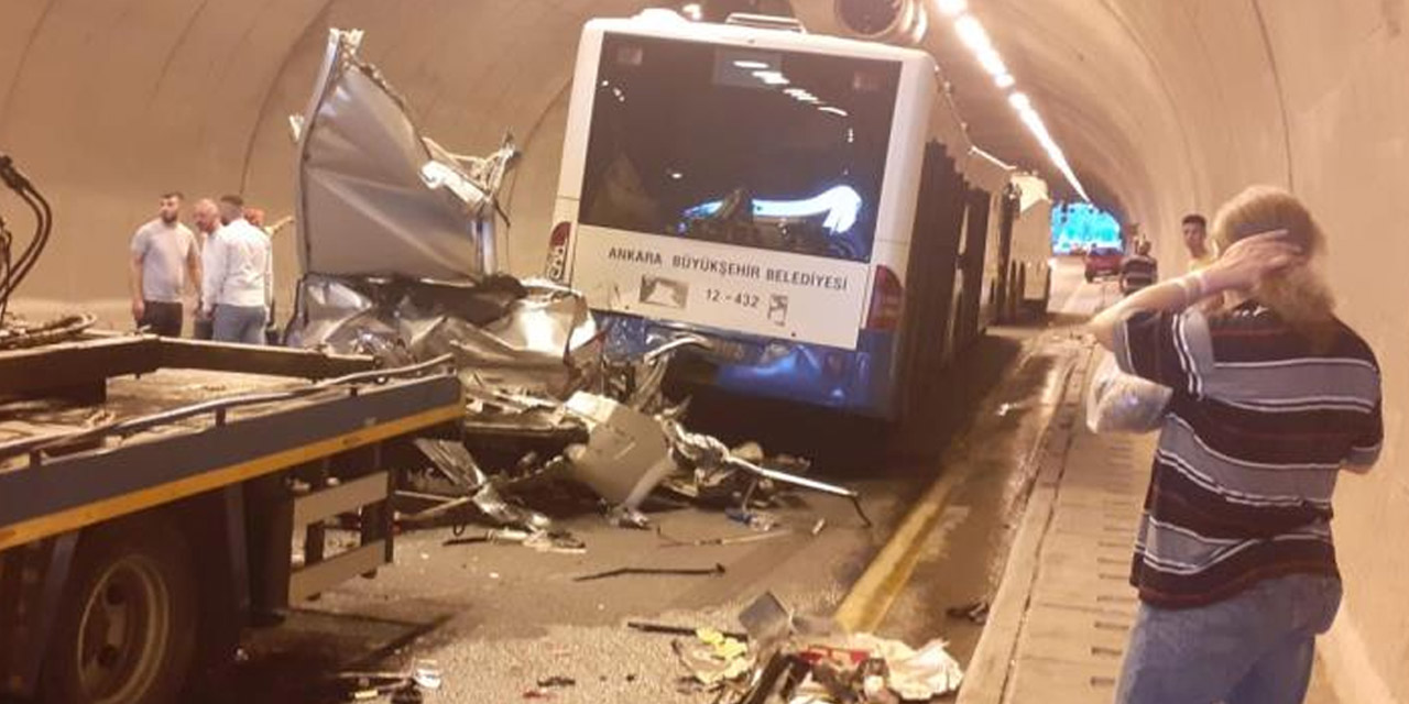 Belediye otobüsünün altına giren otomobile kamyon çarptı! Hurdaya dönen araçta 3 yaralı