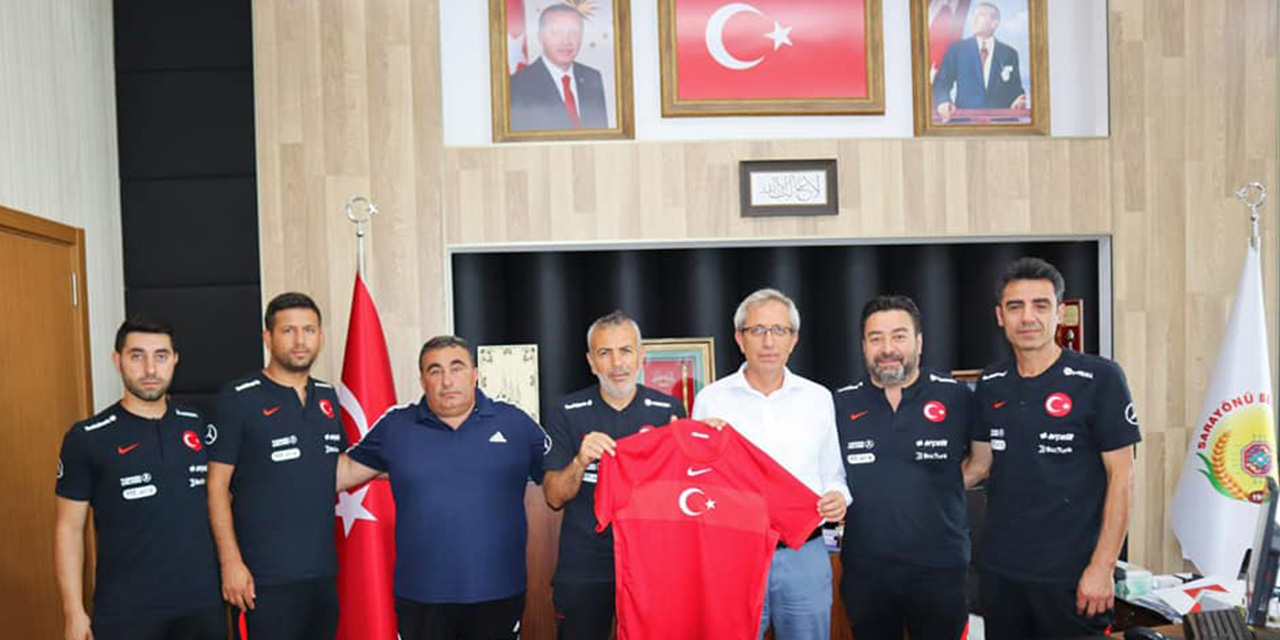 Mehmet Yıldırım, Sarayönü Belediye Başkanı Nafiz Solak'ı ziyaret etti