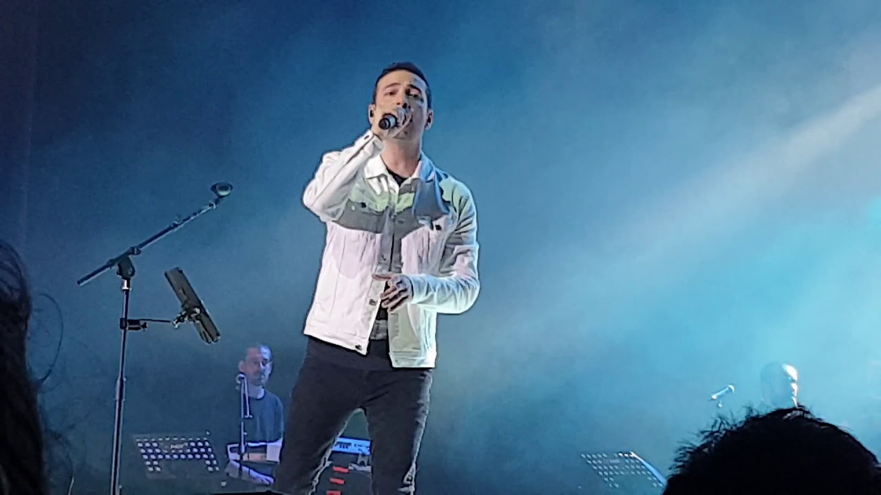 Sanatçı Oğuzhan Koç konser alanını terk etti, hayranları yuhaladı