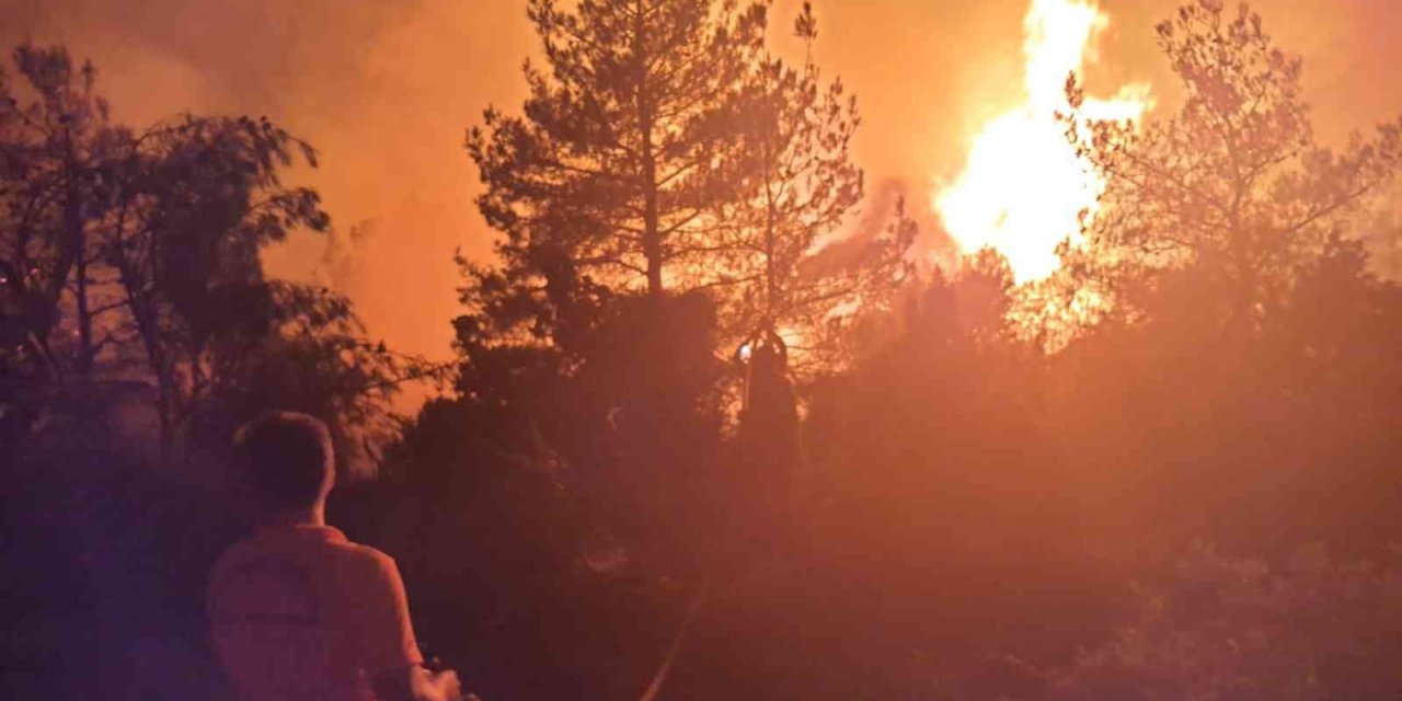 Manisa'da orman yangını büyüdü! Hava ve kara müdahalesi sürüyor