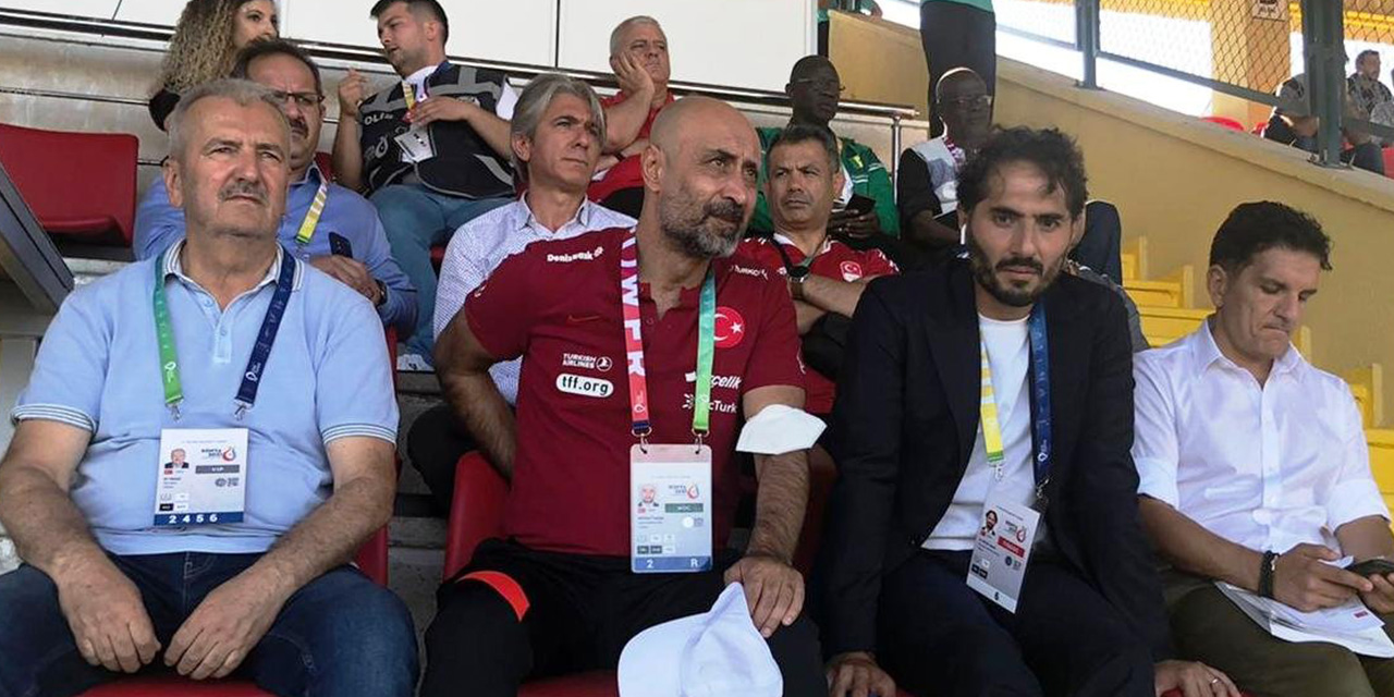 Hamit Altıntop ve Tolunay Kafkas U23 Millî Futbol takımını izledi