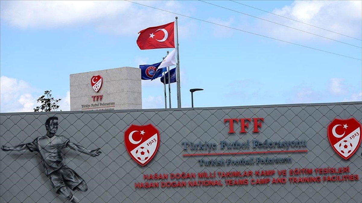 Profesyonel Futbol Disiplin Kurulu (PFDK) Konyaspor taraftarına kart bloke cezası verdi