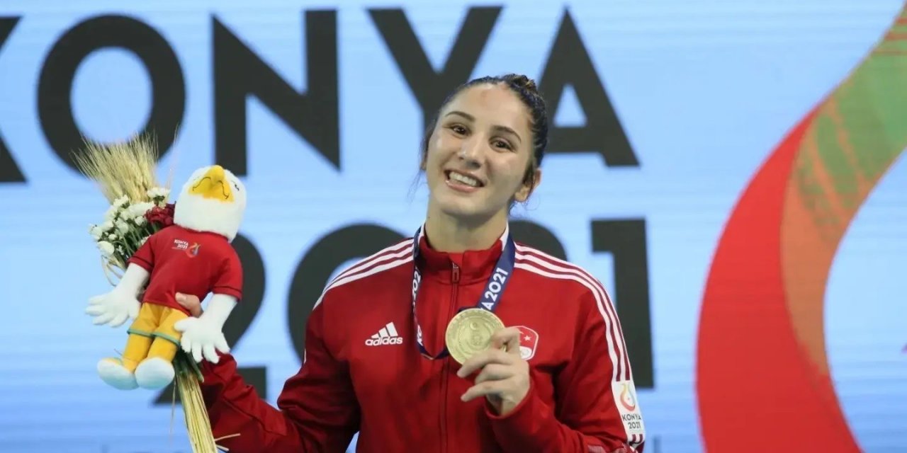 Konya 2021 5. İslami Dayanışma Oyunlarında güreşte Zeynep Yetgil altın madalya kazandı