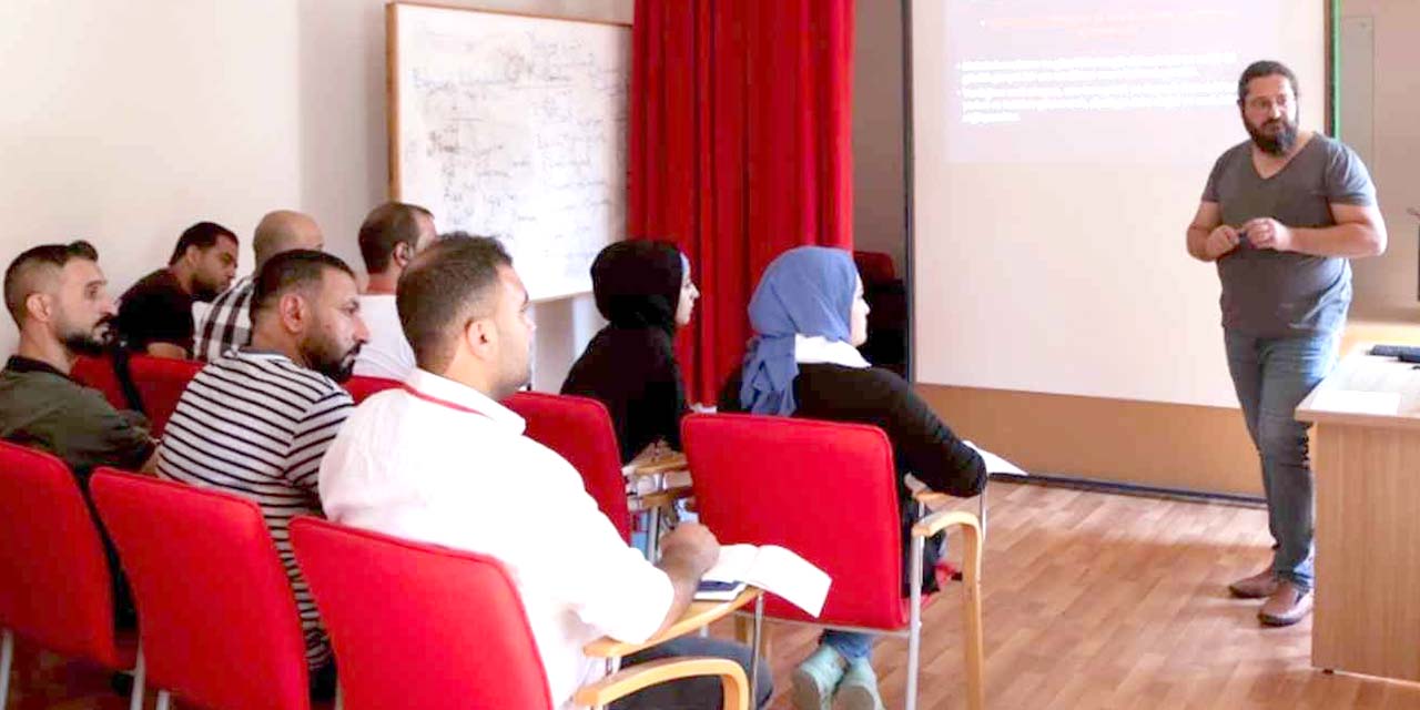 Selçuk Üniversitesi İletişim Fakültesi'nden Azez’deki gazetecilere eğitim