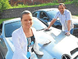 Kapı kapı gezip milyoner oldu