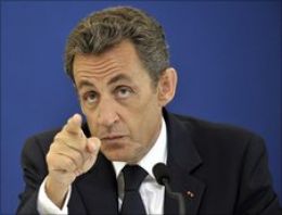 Sarkozy üç sunucuya kafayı takmış
