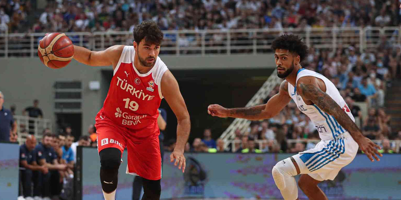 A Milli Erkek Basketbol Takımı, Yunanistan'a 89-80'lik skorla kaybetti