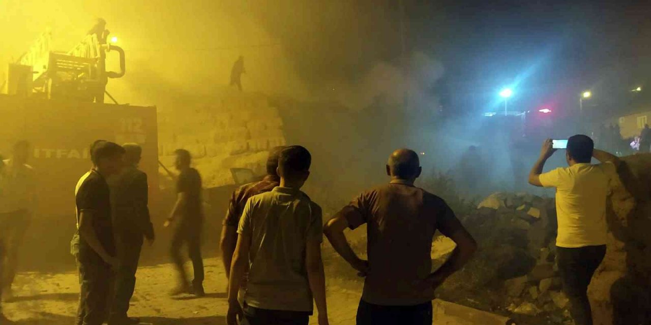 Sivas'ta yangın! Gece yarısı mahalle sokağa döküldü